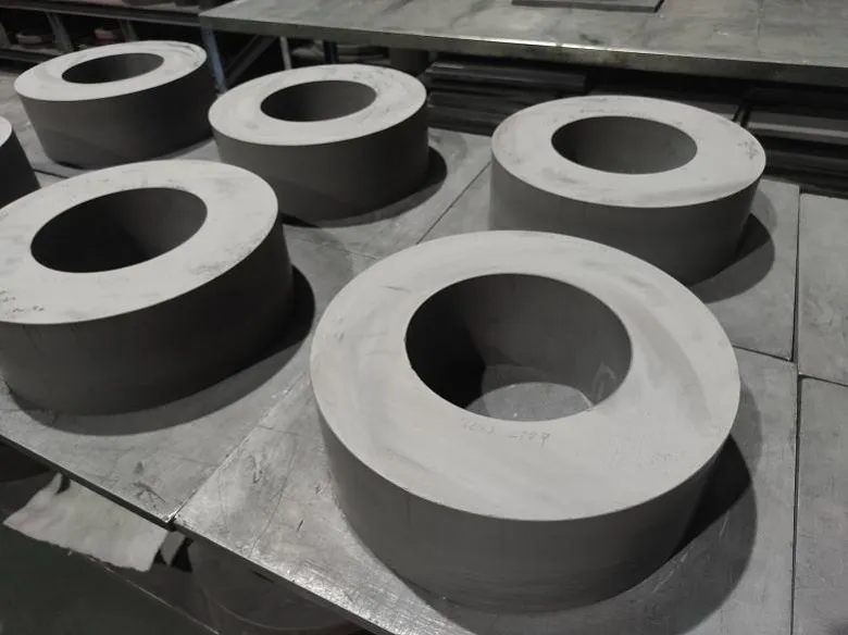 Inele de rulou din carbură față de oțel și fontă: rezistență la uzură, aplicații și ghid clar de performanță